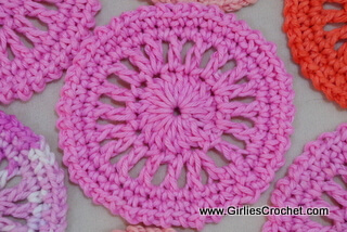free crochet pattern, yarn, coaster, circle, easy, photo tutorial, for beginners