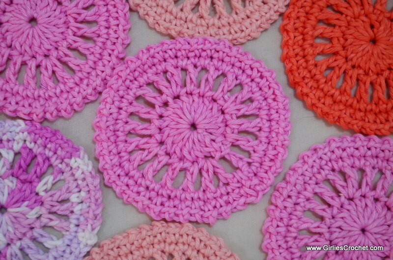 free crochet pattern, yarn, coaster, circle, easy, photo tutorial, for beginners