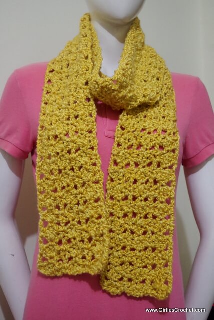 Free crochet pattern: Mandy Scarf
with photo tutorial in each step, using one skein of Homespun Lion Brand yarn.