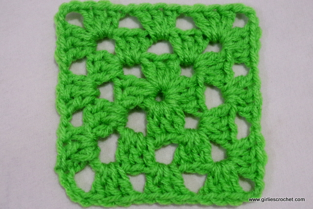 free crochet pattern, easy granny square, for beginners, yarn